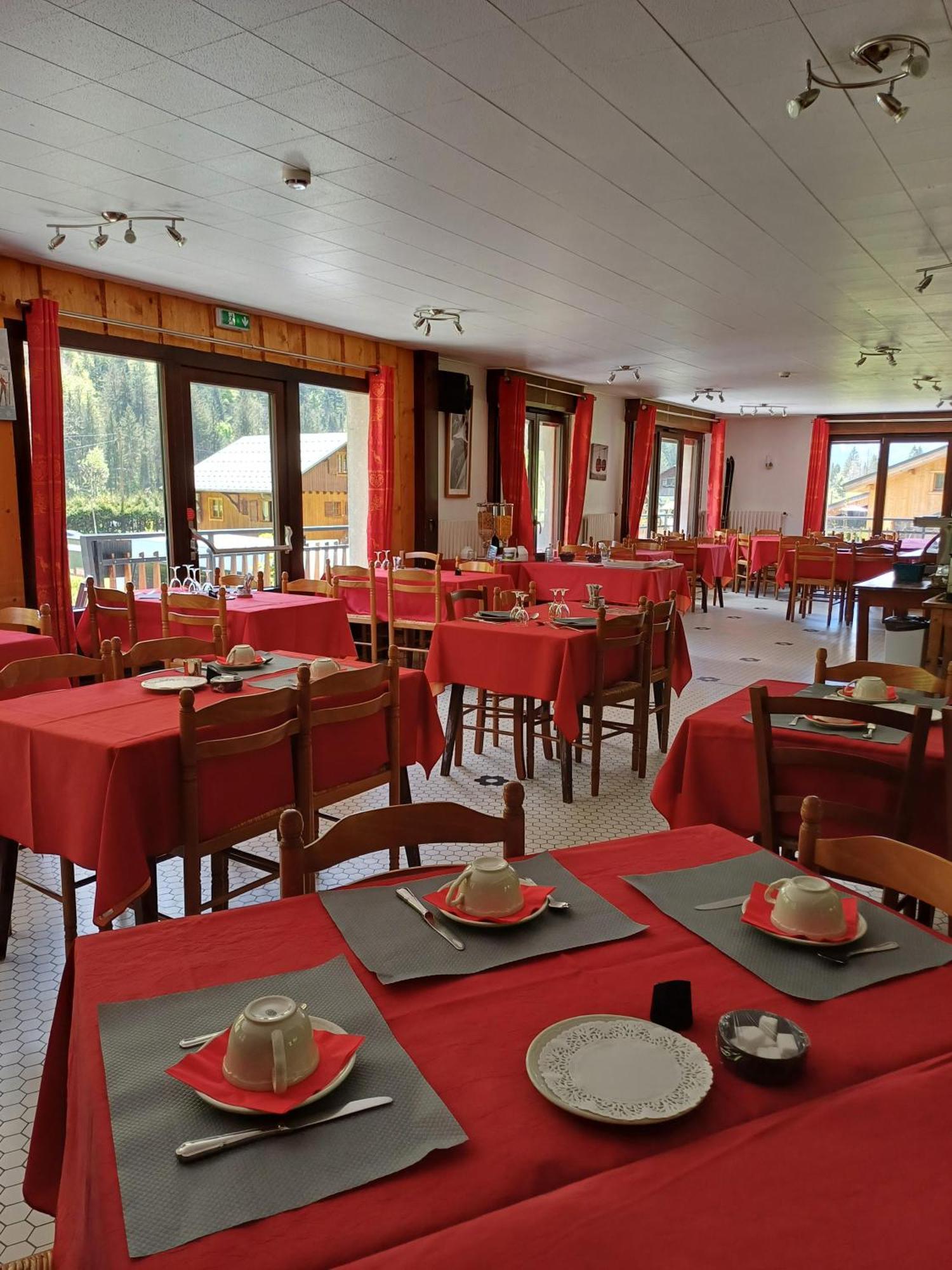 Hotel Et Centre De Vacances Le Choucas Sixt Esterno foto